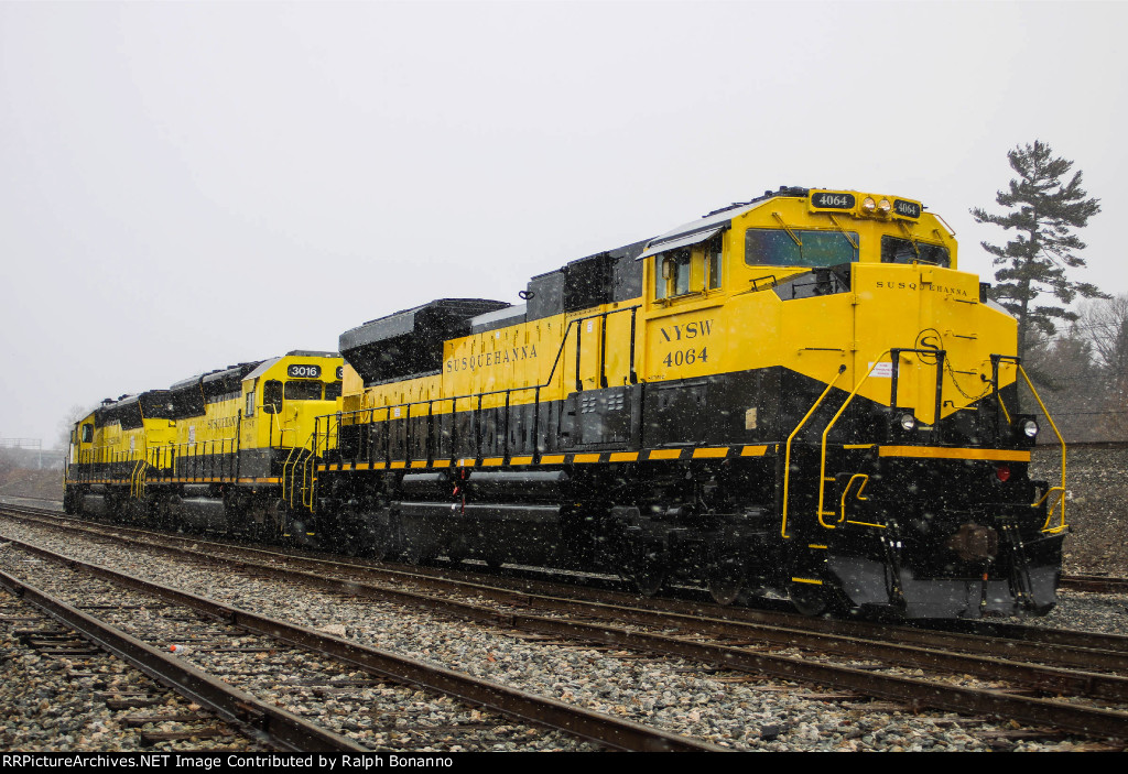 Rear view of the SU 99 power highlighting the freshly painted SD70M-2 4064